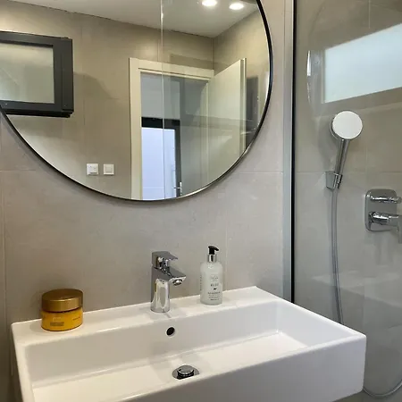 Sea Horizon With A Pool Villa Mravince