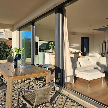 Villa Sea Horizon With A Pool Mravince