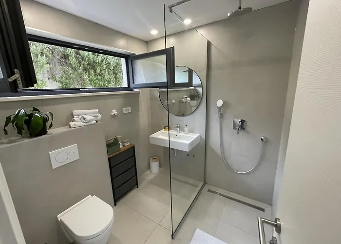 Sea Horizon With A Pool Mravince